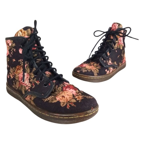 Dr. Martens Floral Shoreditch 7 Eye Lace Up Canvas Hi Top Ankle Boots